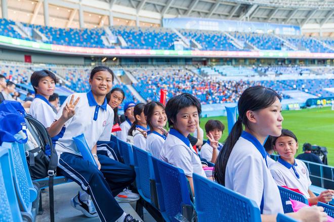 體育博彩:深圳校服“热搜”,本地家长“冷淡”:好多年前就这样了 深圳市教育局解密20多年探索经验