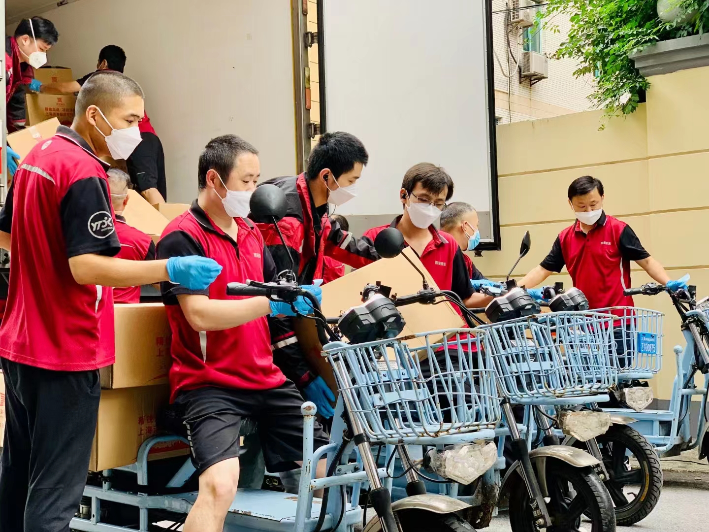 快递员返乡:300公里3年未回家,回家过年才是团圆